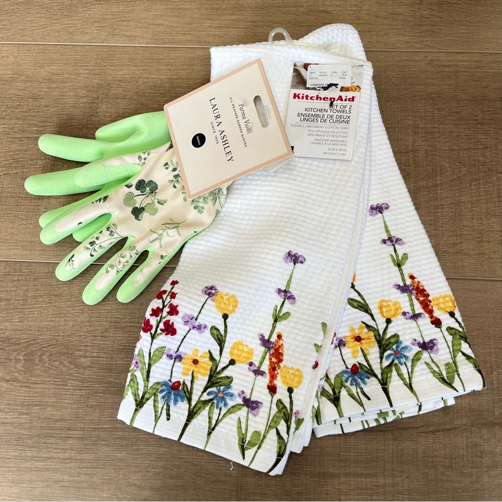 Bundle of Laura Ashley Gardening Gloves &‎ A Set of 2 Kitchen Aid Tea Towels NEW - Picture 2 of 9